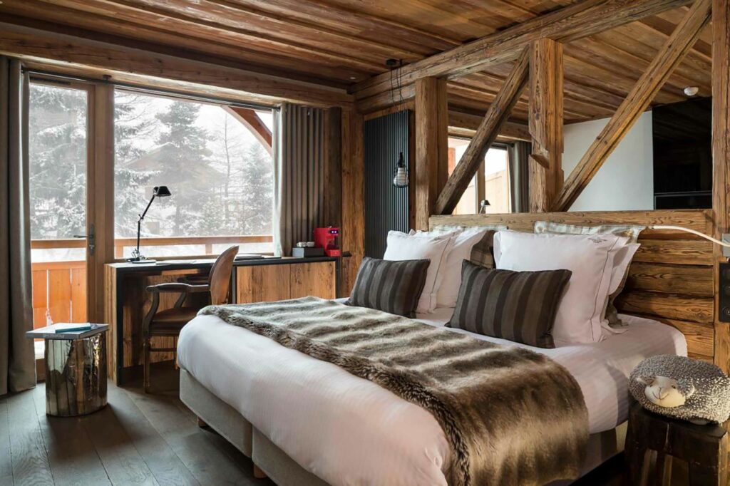 A bedroom at Hôtel Chalet Mounier, Les Deux Alpes, France