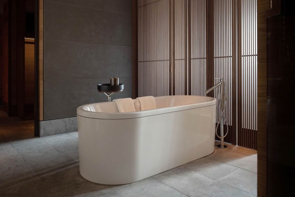 A bathtub in a minimalistic hotel room